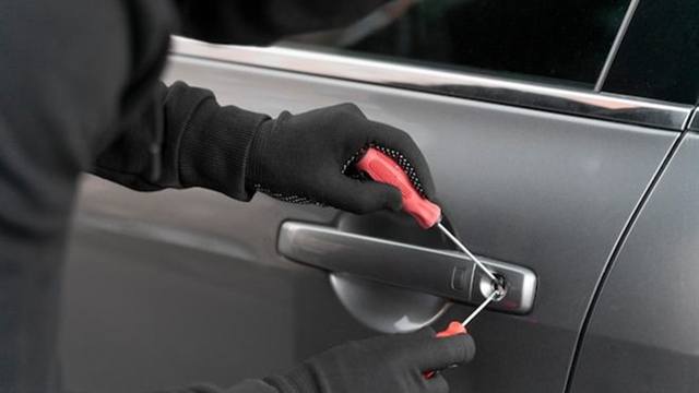 Vehicle lockout service